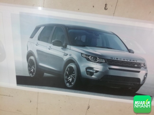 Hộp đèn quảng cáo làm tranh treo tường trang trí showroom ôtô được in trên tấm backlit film cao cấp cho hình ảnh sắc nét, màu đẹp